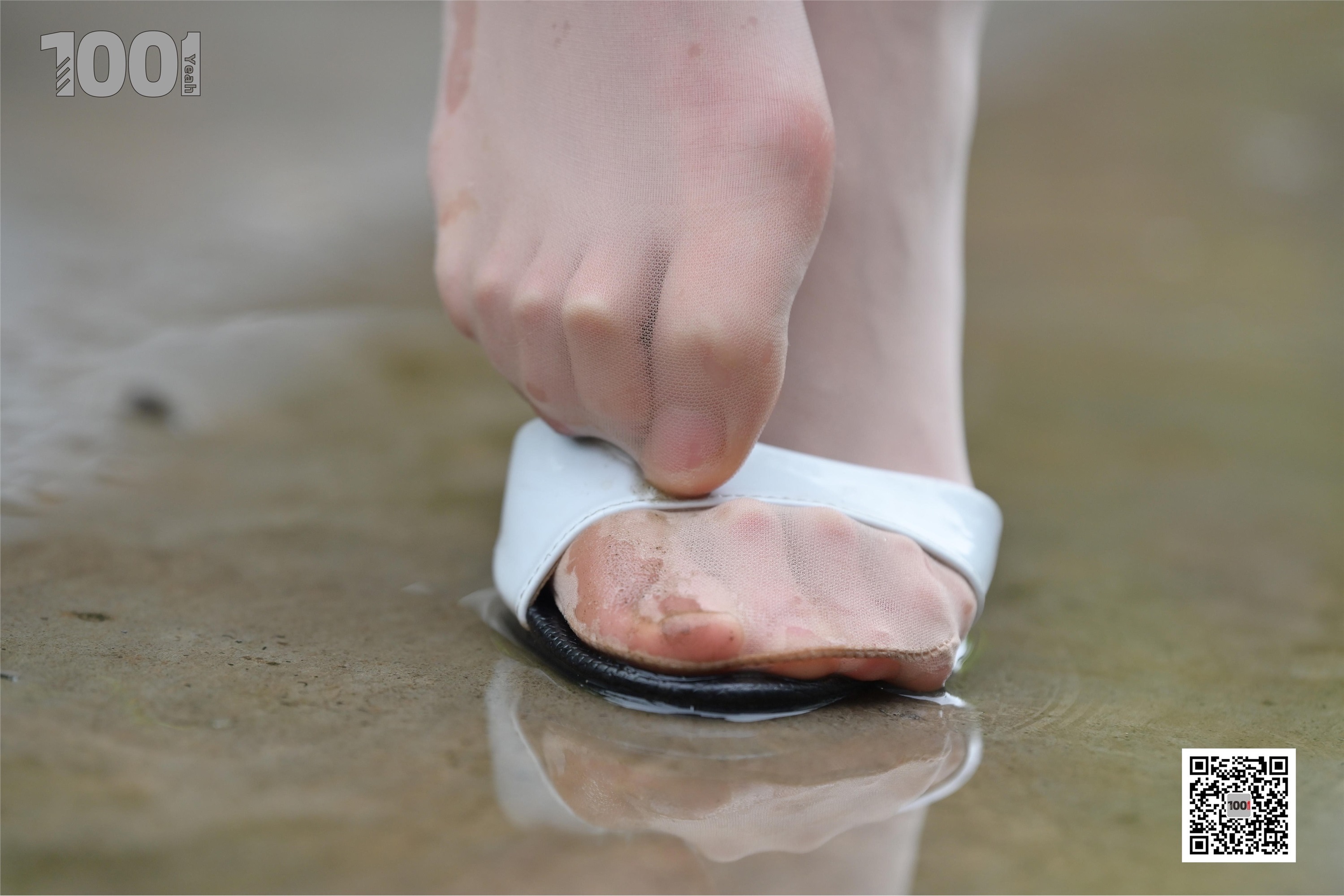 IESS异思趣向  一千零一夜《雨中漫步2》